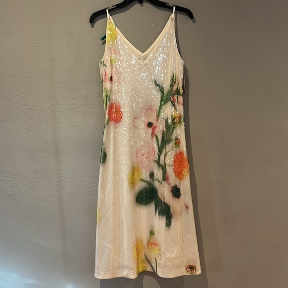 Halston CARALYN DRESS IN FLORAL SEQUIN NWT - Picture 4 of 17